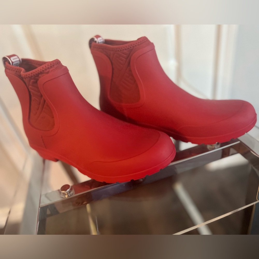 UGG rainboots